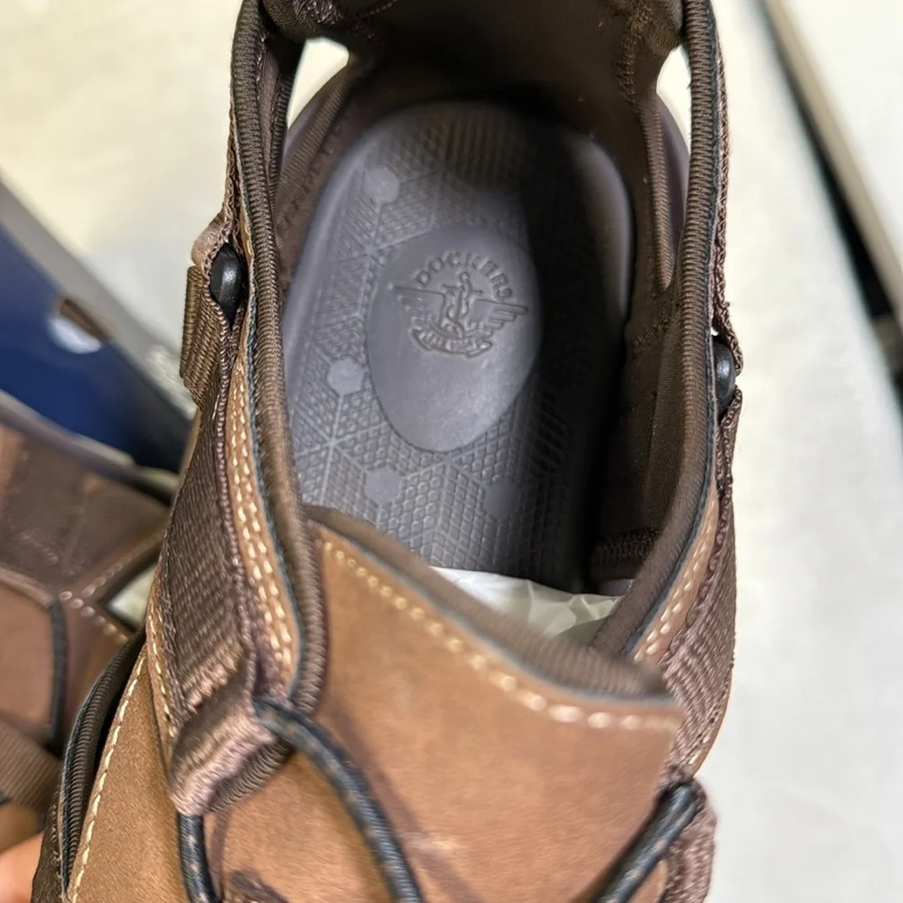 Dockers dark tan